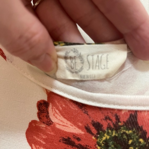 Flower print small top with gathered waist detail. - Picture 4 of 4